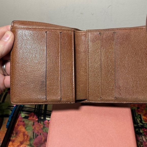 Louis Vuitton wallet. - Picture 8 of 9